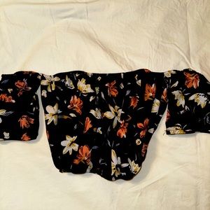 Crop top floral off shoulder sleeve